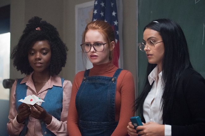 Riverdale - Chapter Thirty-Nine: The Midnight Club - Photos - Ashleigh Murray, Madelaine Petsch, Camila Mendes