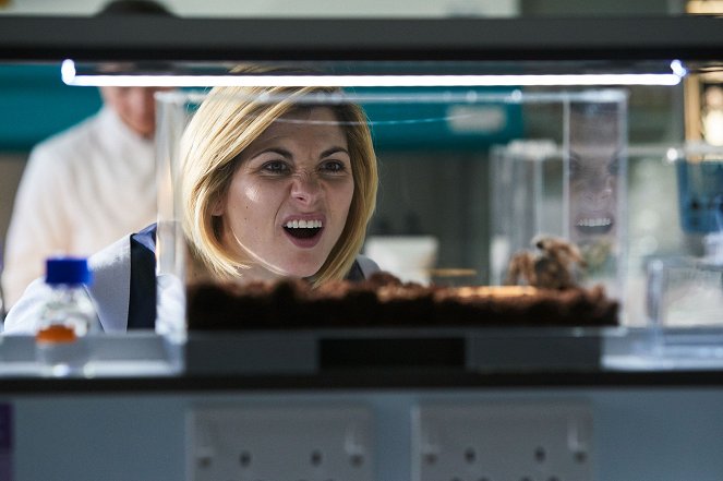 Doctor Who - Arachnids in the UK - Van film - Jodie Whittaker