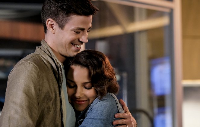 The Flash - Season 5 - The Death of Vibe - Photos - Grant Gustin, Jessica Parker Kennedy