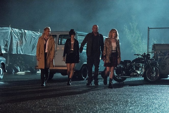 Legends of Tomorrow - Królowa na melanżu - Z filmu - Matt Ryan, Tala Ashe, Dominic Purcell, Caity Lotz