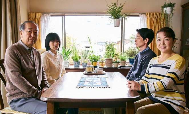 Suzukike no uso - Z filmu - Ittoku Kišibe, Mai Kirjú, Rjó Kase, Hideko Hara
