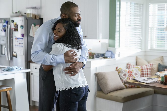 Black Lightning - The Book of Consequences: Chapter Four: Translucent Freak - Photos - Cress Williams, Nafessa Williams