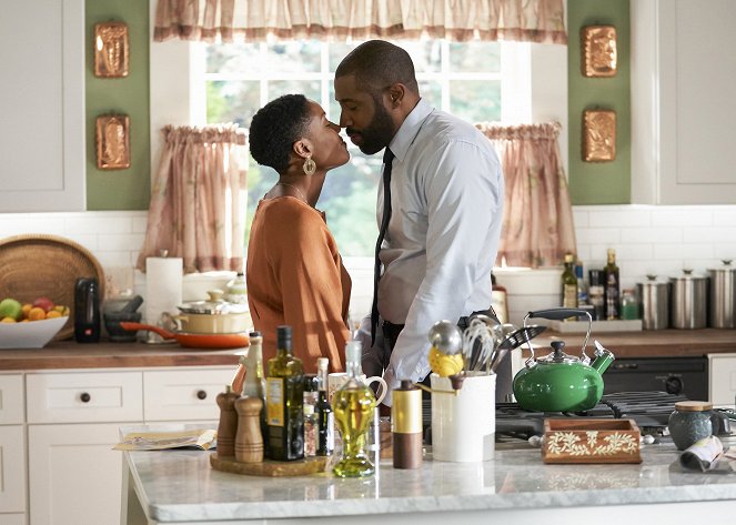 Black Lightning - The Book of Consequences: Chapter Four: Translucent Freak - Photos - Christine Adams, Cress Williams