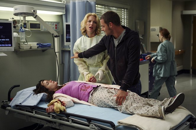 Grey's Anatomy - Season 4 - Freedom: Part 2 - Photos - Elizabeth Reaser, Katherine Heigl, Justin Chambers