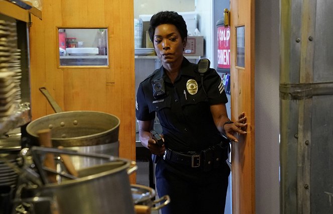 9-1-1 - Awful People - Van film - Angela Bassett