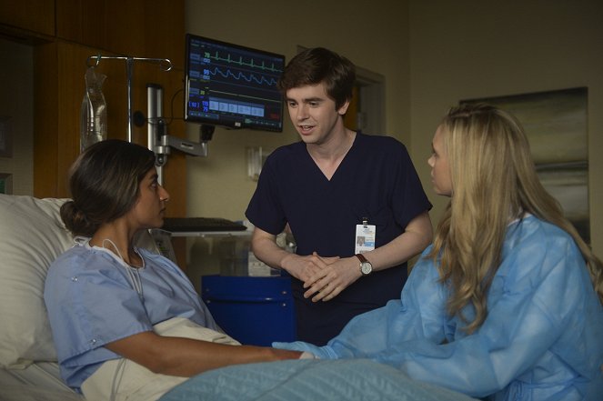 The Good Doctor - Two-Ply (or Not Two-Ply) - Photos - Freddie Highmore, Fiona Gubelmann