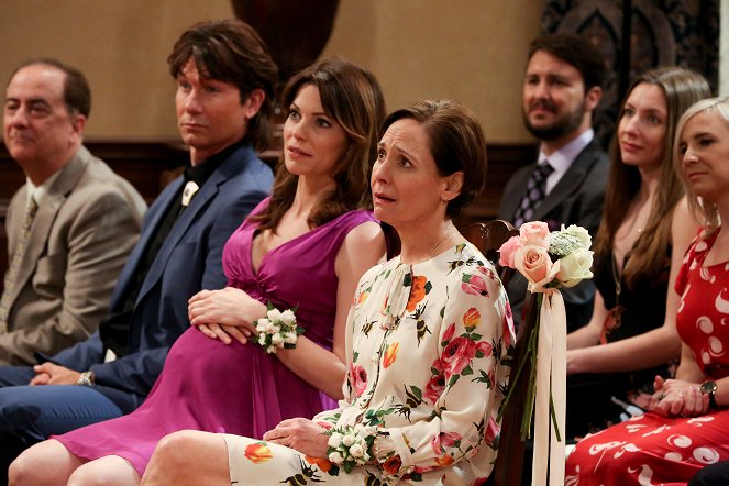 The Big Bang Theory - The Bow Tie Asymmetry - Photos - Jerry O'Connell, Courtney Henggeler, Laurie Metcalf