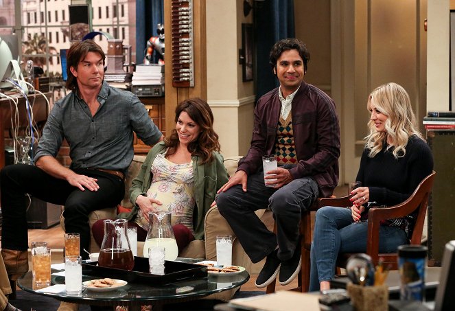 The Big Bang Theory - La asimetría de la pajarita - De la película - Jerry O'Connell, Courtney Henggeler, Kunal Nayyar, Kaley Cuoco