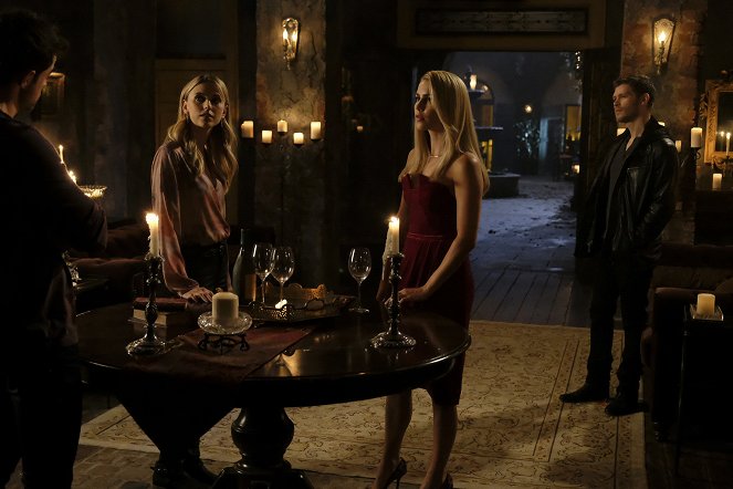 The Originals - The Kindness of Strangers - Photos - Riley Voelkel, Claire Holt, Joseph Morgan