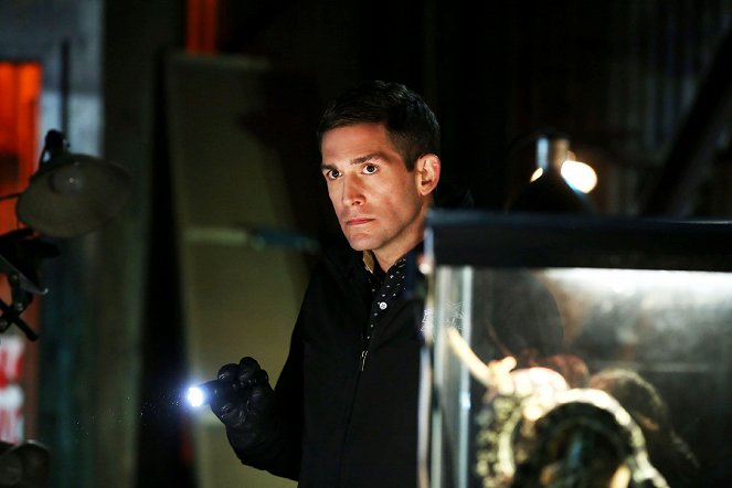 CSI: Crime Scene Investigation - Season 15 - Under My Skin - Photos - Eric Szmanda