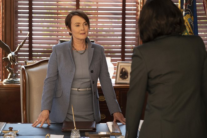 How to Get Away with Murder - Season 5 - We Can Find Him - Photos - Laura Innes