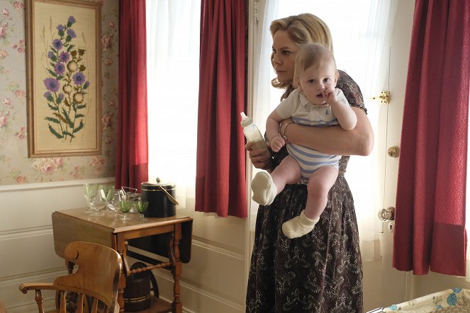 The Kids Are Alright - Pilot - Photos - Mary McCormack