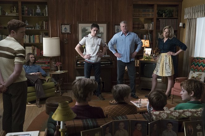 The Kids Are Alright - Microwave - Photos - Caleb Foote, Sawyer Barth, Michael Cudlitz, Mary McCormack