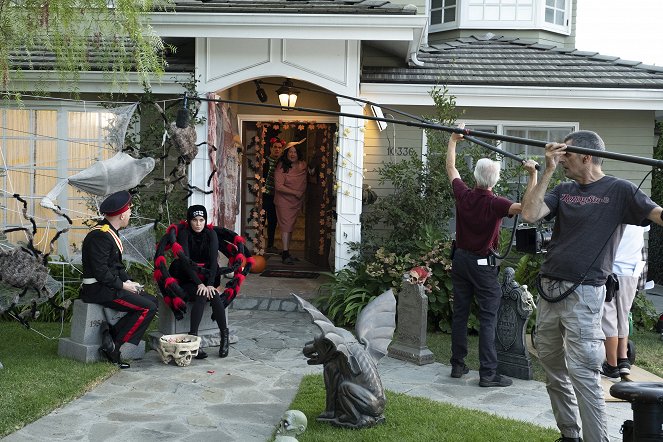 Egy rém modern család - Gyászos Halloween - Forgatási fotók