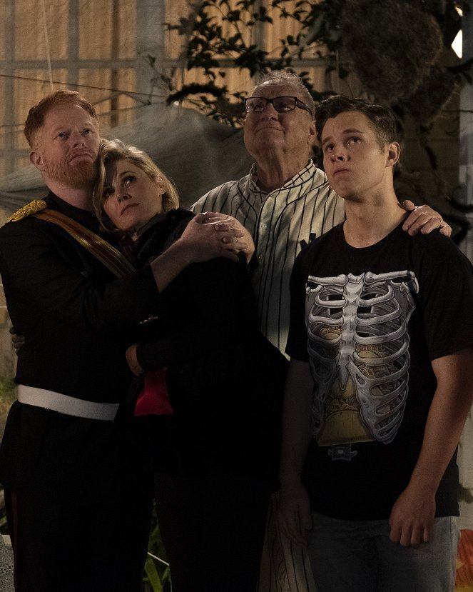 Modern Family - Good Grief - Photos - Jesse Tyler Ferguson, Julie Bowen, Ed O'Neill