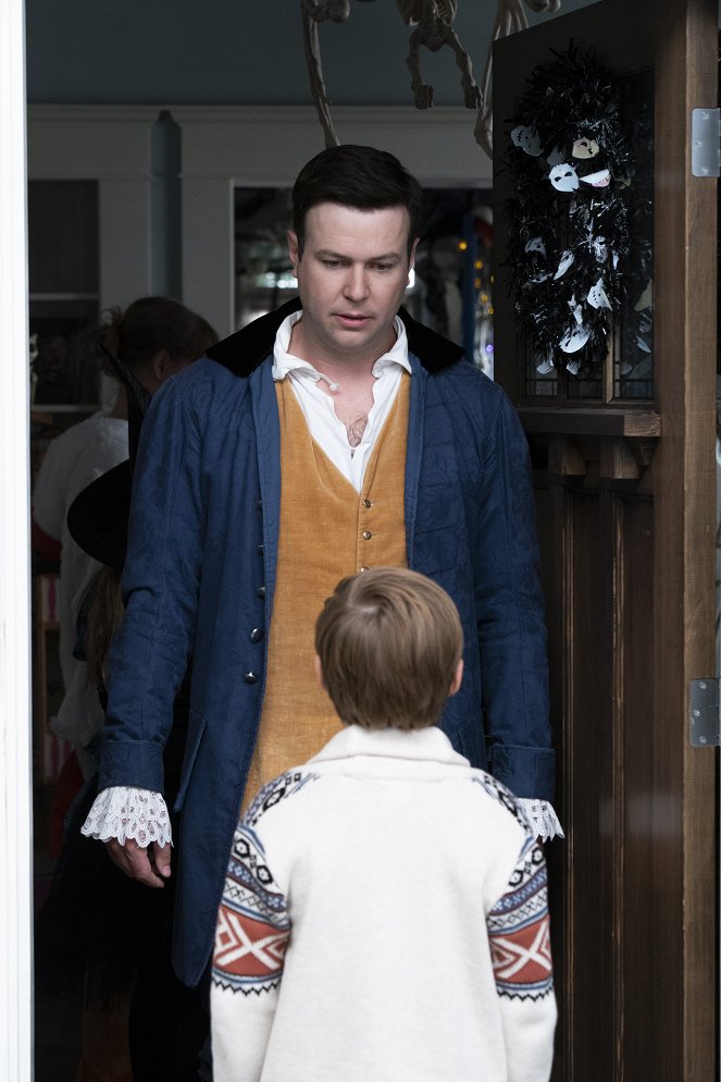 Single Parents - Politician, Freemason, Scientist, Humorist and Diplomat, Ben Franklin - Z filmu - Taran Killam