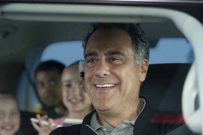 Single Parents - Season 1 - They Call Me DOCTOR Biscuits! - Making of - Brad Garrett