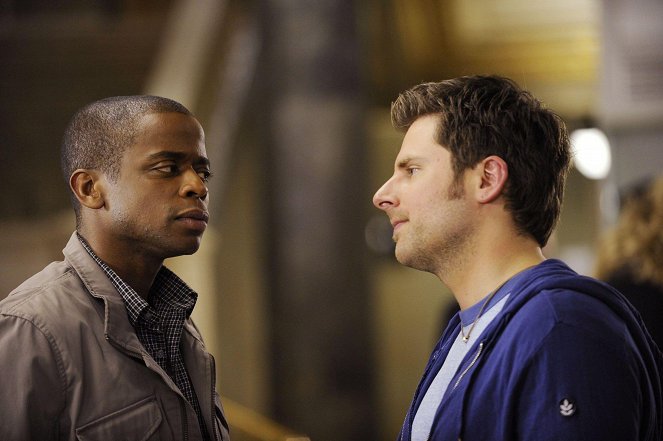 Psych - Chivalry Is Not Dead... But Someone Is - Van film - Dulé Hill, James Roday Rodriguez