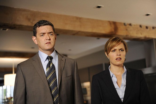 Psych - Season 5 - Chivalry Is Not Dead... But Someone Is - Photos - Timothy Omundson, Maggie Lawson