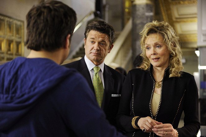 Psych - Chivalry Is Not Dead... But Someone Is - Photos - John Michael Higgins, Jean Smart