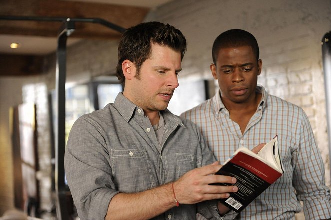 Psych - Season 5 - Chivalry Is Not Dead... But Someone Is - Photos - James Roday Rodriguez, Dulé Hill