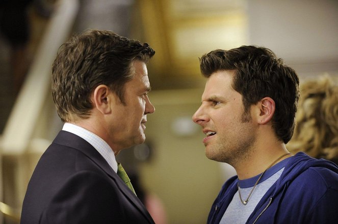 Psych - Season 5 - Chivalry Is Not Dead... But Someone Is - Photos - John Michael Higgins, James Roday Rodriguez