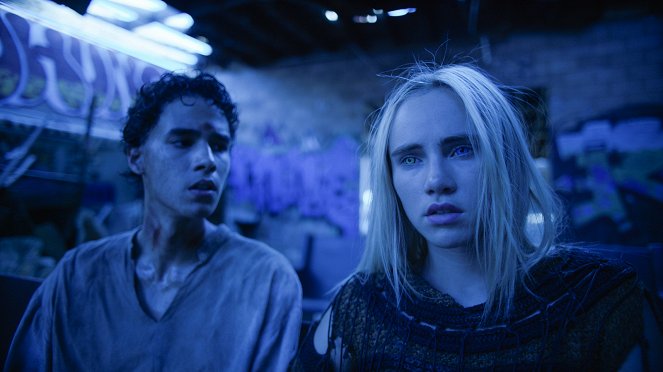 Future World - De la película - Jeffrey Wahlberg, Suki Waterhouse