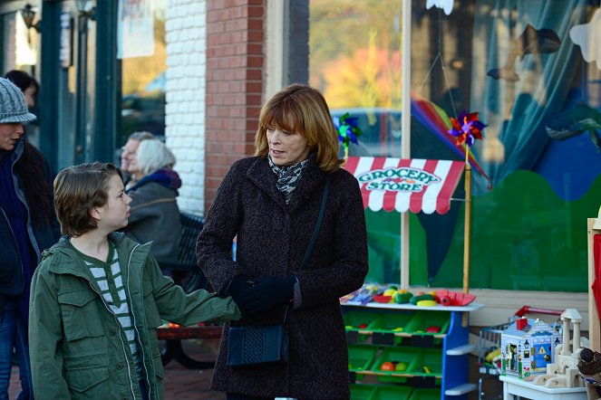 Resurrection - True Believer - Photos - Landon Gimenez, Frances Fisher