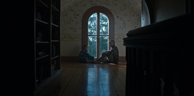 The Witch in the Window - Kuvat elokuvasta