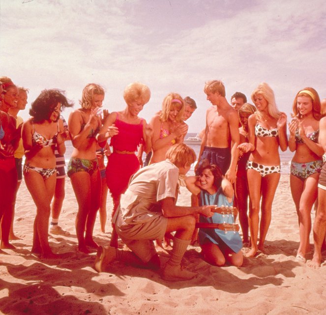 Bikini Beach - Do filme
