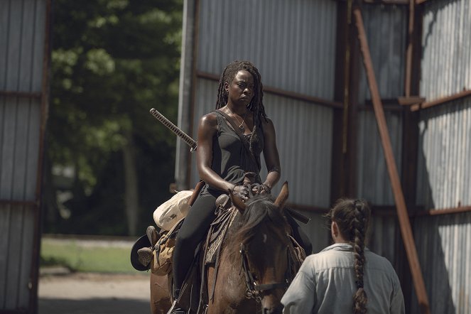 The Walking Dead - Kik vagyunk most? - Filmfotók - Danai Gurira