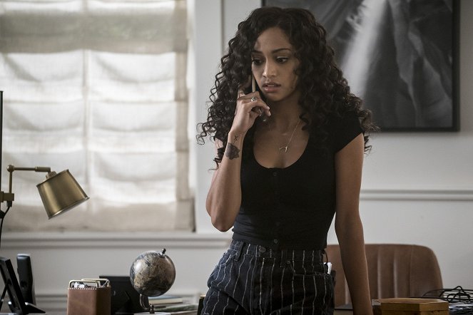 All American - Season 1 - Die Party des Jahres - Filmfotos - Samantha Logan