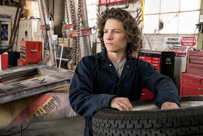 Young Sheldon - An 8-Bit Princess and a Flat Tire Genius - Photos - Montana Jordan