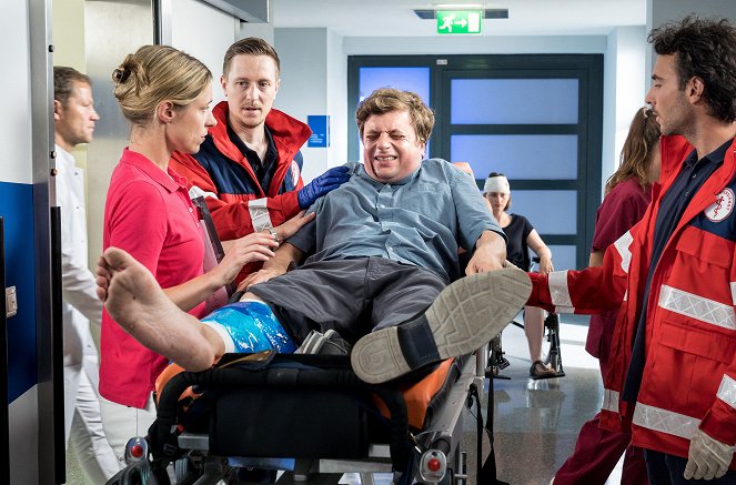 In aller Freundschaft – Die Krankenschwestern - Season 1 - Erste Hilfe - Z filmu