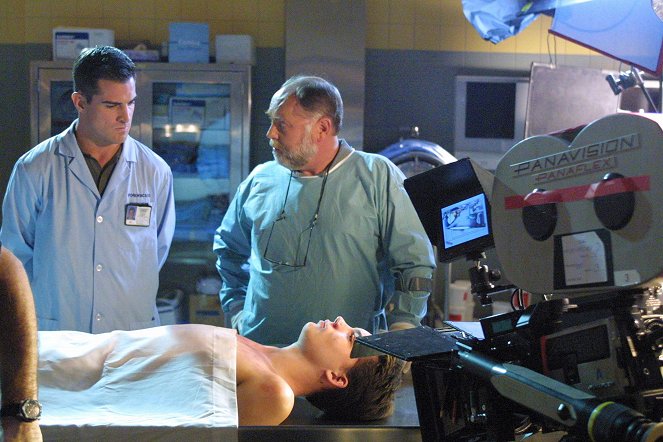 CSI - Den Tätern auf der Spur - Season 2 - Unter Strom - Dreharbeiten - George Eads, Robert David Hall, Zane Holtz