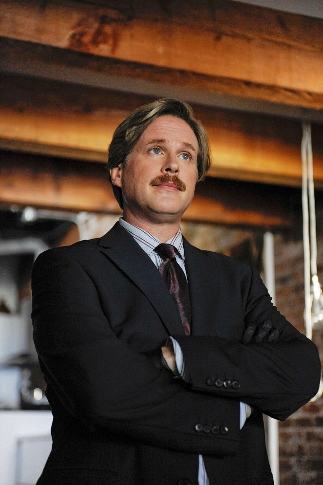 Psych - Extradition II: The Actual Extradition Part - Photos - Cary Elwes