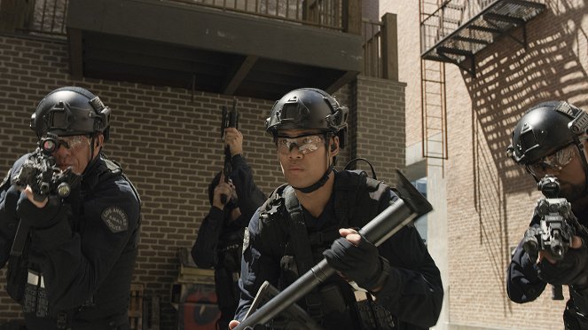 SWAT - Különleges egység - Season 2 - Rengés - Filmfotók - David Lim