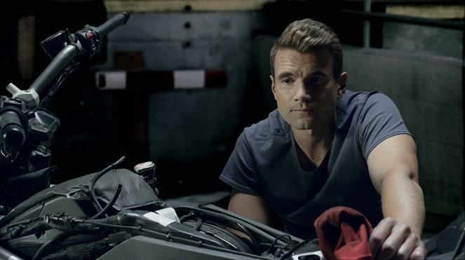 S.W.A.T. - Shaky Town - Photos - Alex Russell