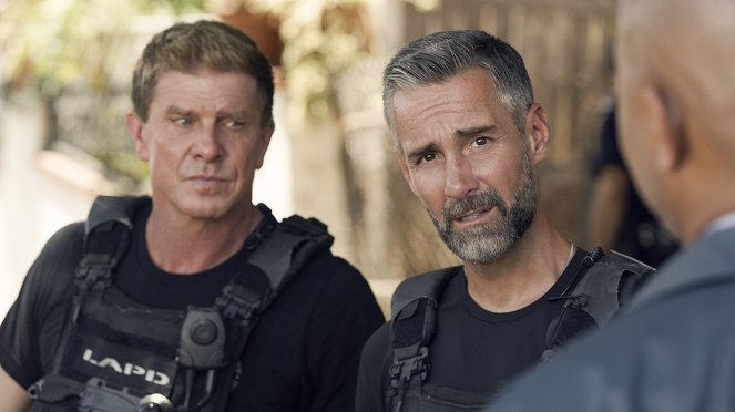 SWAT - Különleges egység - Olajoshordó - Filmfotók - Jay Harrington