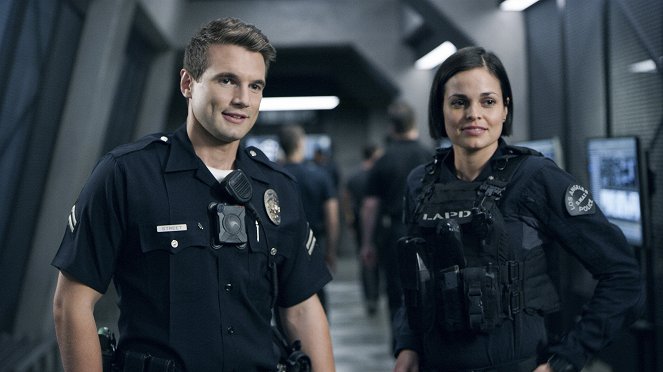 S.W.A.T. - Omega One - Filmfotos - Alex Russell, Lina Esco