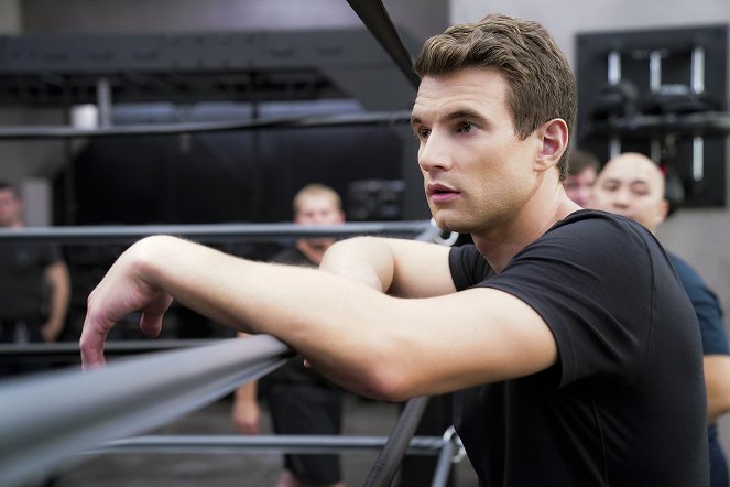 S.W.A.T. - S.O.S. - Photos - Alex Russell