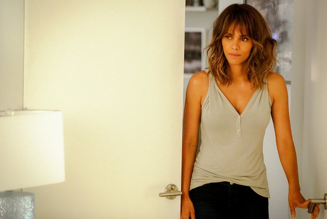 Extant - Season 2 - The Greater Good - Film - Halle Berry