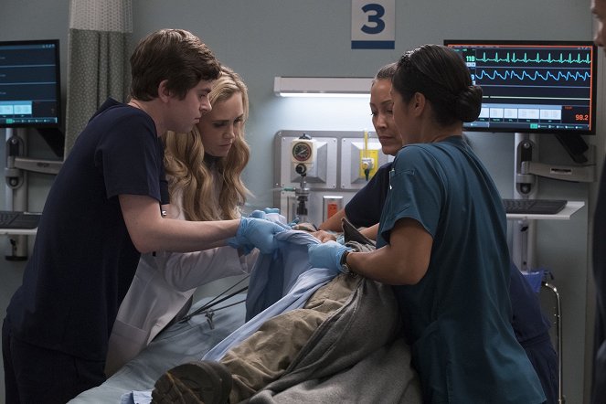 The Good Doctor - Le Poisson rouge - Film - Freddie Highmore, Fiona Gubelmann, Christina Chang
