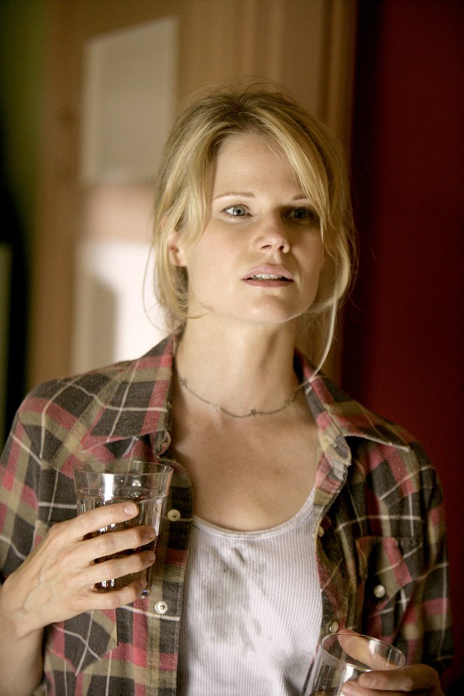 Justified - Fire in the Hole - Photos - Joelle Carter