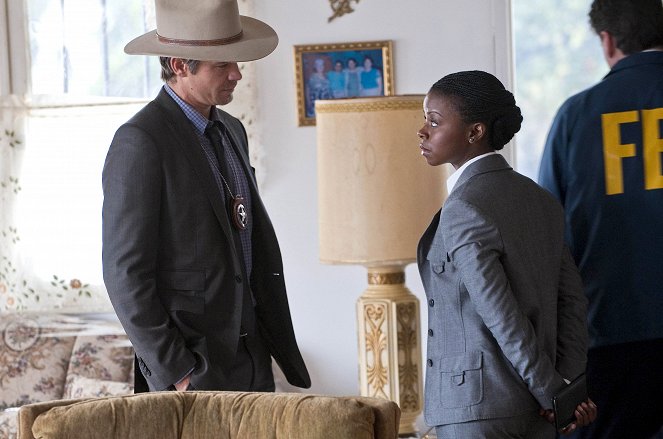 Justified - Season 1 - Long in the Tooth - Photos - Timothy Olyphant, Erica Tazel