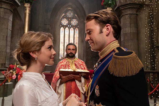 Vánoční princ: Královská svatba - Z filmu - Rose McIver, Ben Lamb