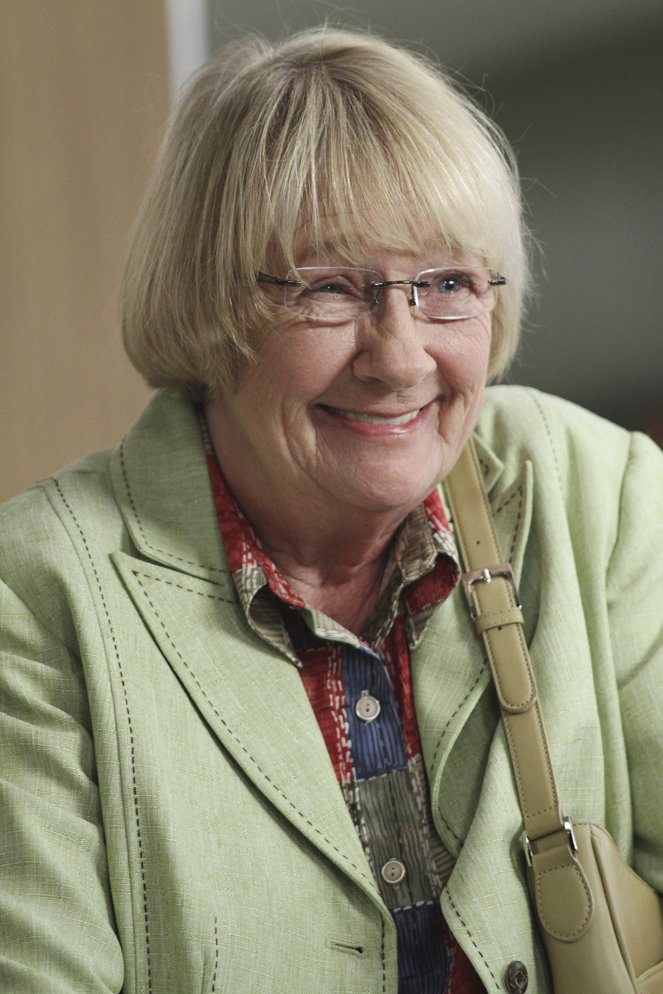 Desperate Housewives - How About a Friendly Shrink? - Photos - Kathryn Joosten