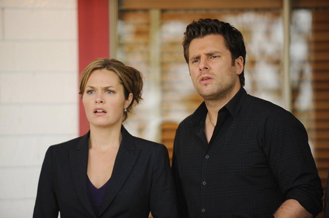 Psíquico - Un oso muerto que aún camina - De la película - Maggie Lawson, James Roday Rodriguez