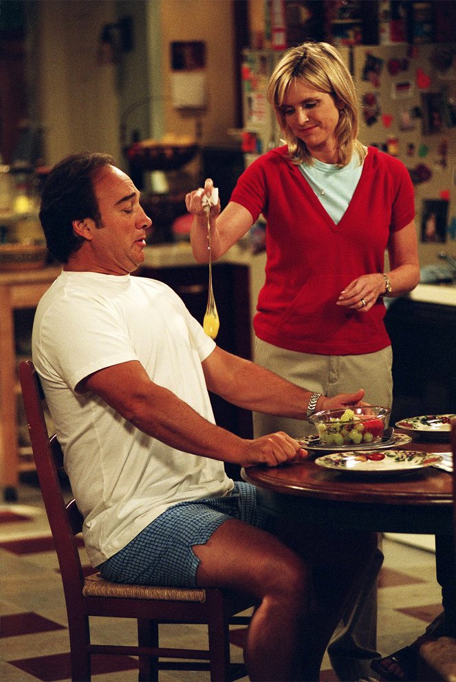 According to Jim - Season 3 - Getting to Know You - Photos - Jim Belushi, Courtney Thorne-Smith