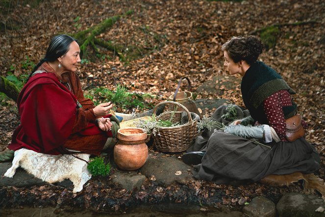 Outlander - Az idegen - Bennszülöttek - Filmfotók - Tantoo Cardinal, Caitríona Balfe